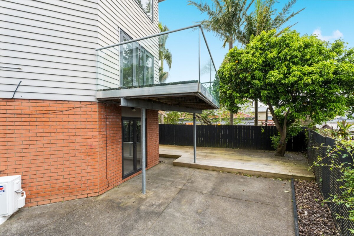 3 beds 3 baths home, walks to Dress Smart, Onehunga Mall, Royal Oak Mall, 870B Manukau Road, Royal Oak, Auckland
