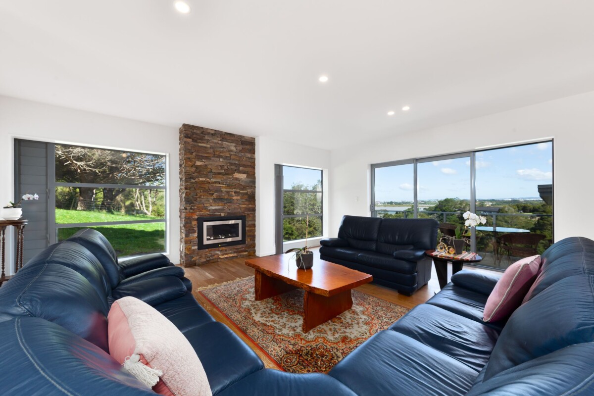Luxury 598m2 lifestyle 6 beds house on 17,715m2 land, Minutes from Albany Mall, with a private bush track leading to a tidal inlet and boat pier, 42 Merewhira Road, Paremoremo, Auckland