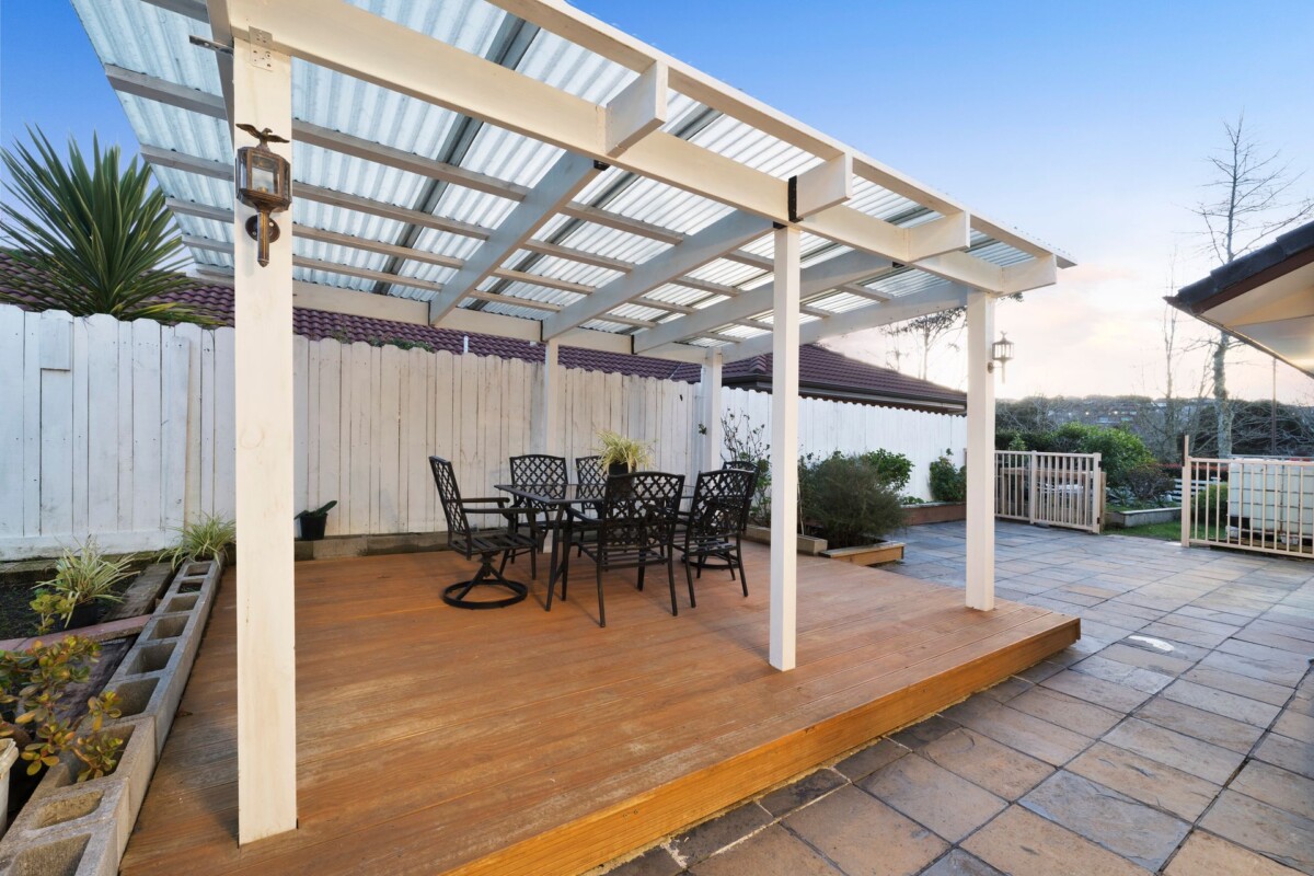 Vendors Have Purchased-Must sell, excellent school zone, Once in 11 years, 4 beds house on 700m2 section, 42 Lake Panorama Drive Henderson, Auckland