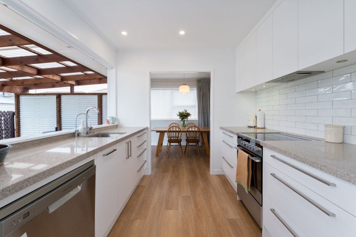 Move-in ready, Renovated 3 beds house, Located directly across from Glendene Reserve and playground, 6 Thornlow Street, Glendene, Auckland