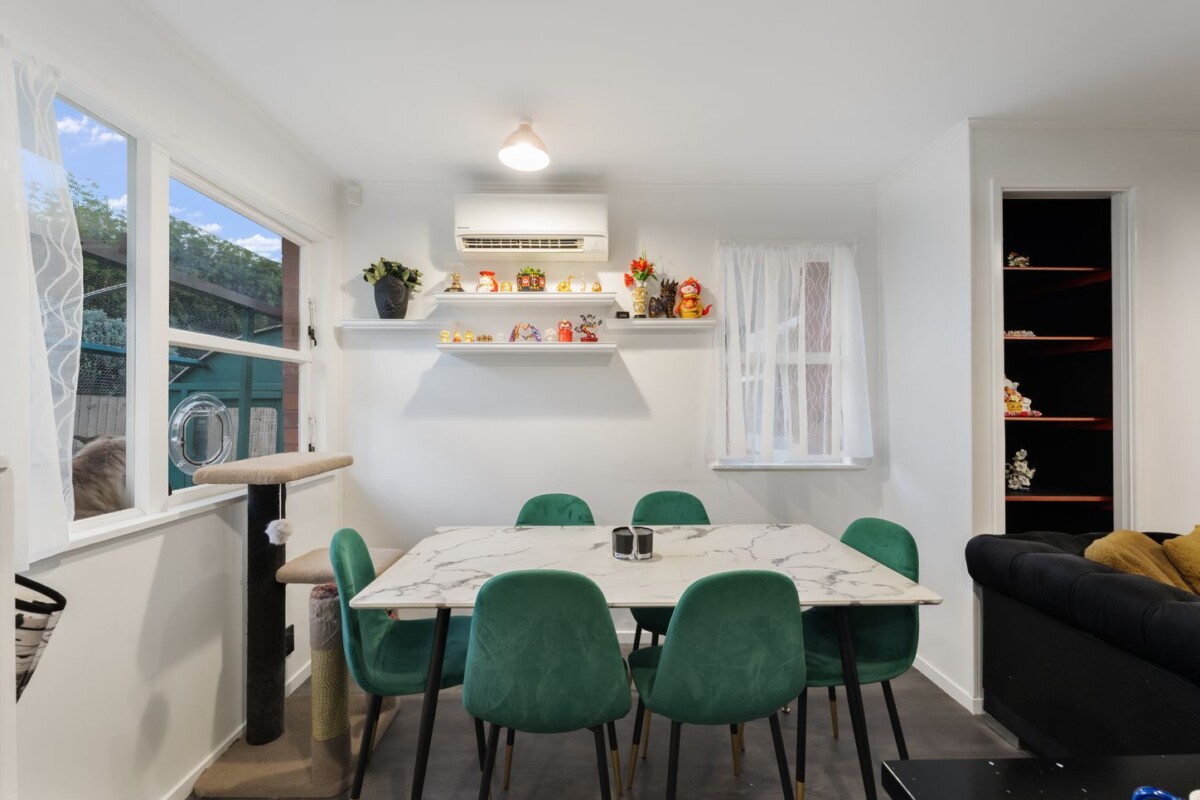 Owners upsizing, once in 20 years, brick 3 beds house on 675m2 section, 16 Thornlow Street, Glendene, Auckland
