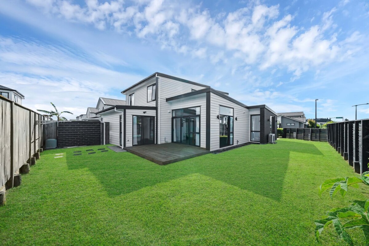 OWNER RETIRING, Newly Repainted Inside & Out, 3 beds home, walks to school & Town Centre, 18 Piripono Crescent, Pukekohe, Auckland