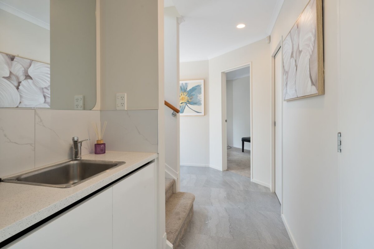 3 beds 3 baths home, walks to Dress Smart, Onehunga Mall, Royal Oak Mall, 870B Manukau Road, Royal Oak, Auckland