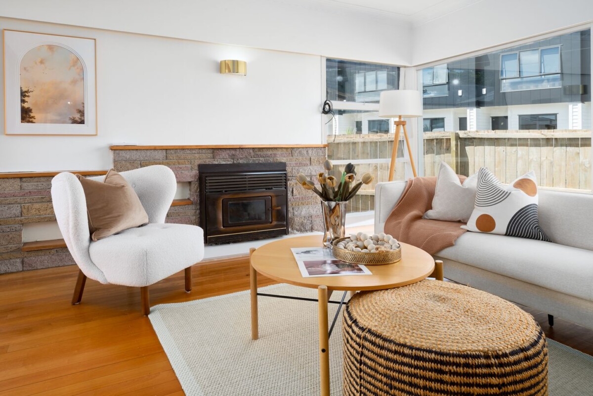 3 beds brick house on 455m2 section, walks to schools, minutes to supermarket & shops, 39 Harrington Road, Henderson, Auckland
