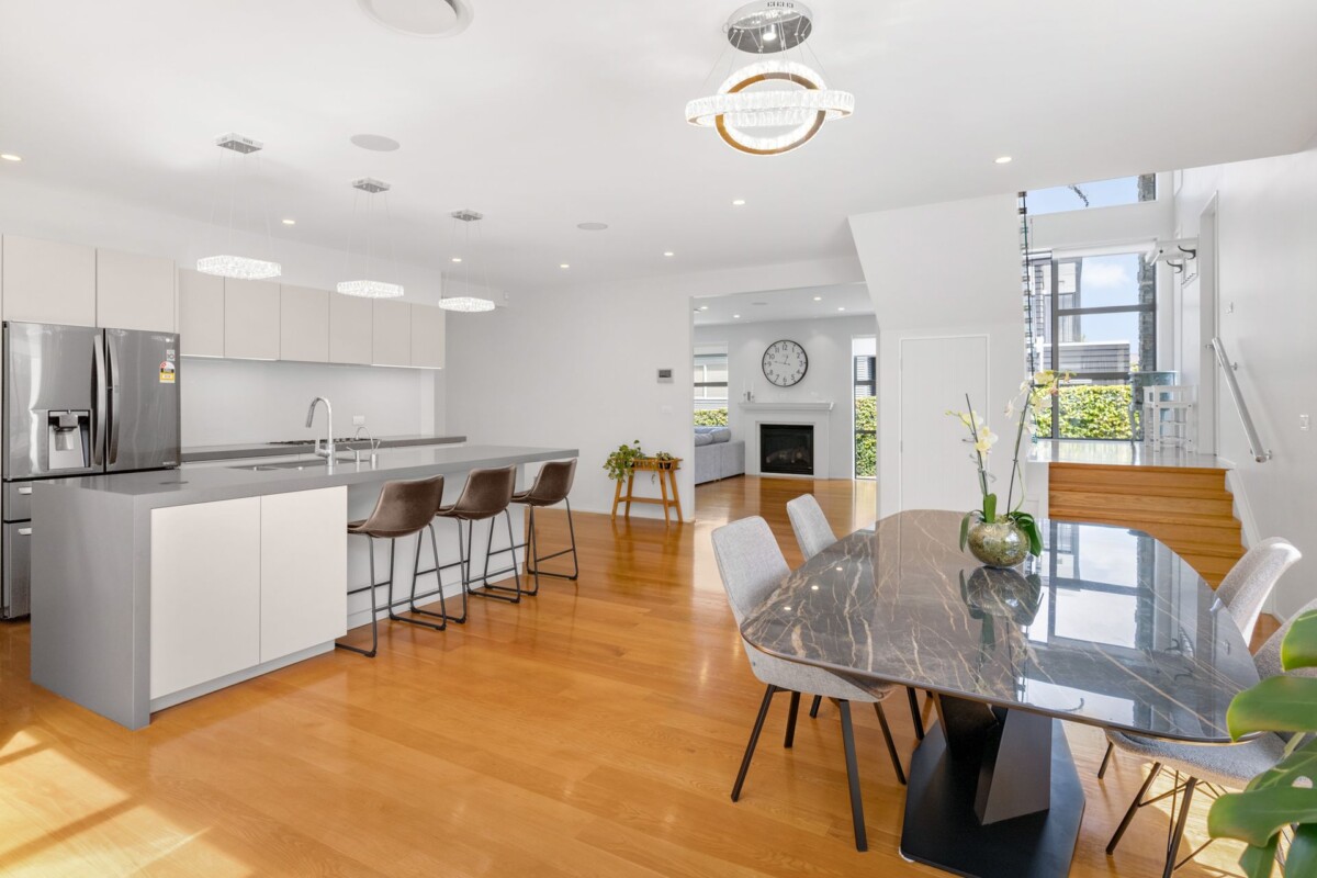 Must sell, Make an offer, Top school zones, 5 beds house on 497 m2 section, central air-conditioning & underfloor heating, 30B Bracken Avenue Takapuna, Auckland