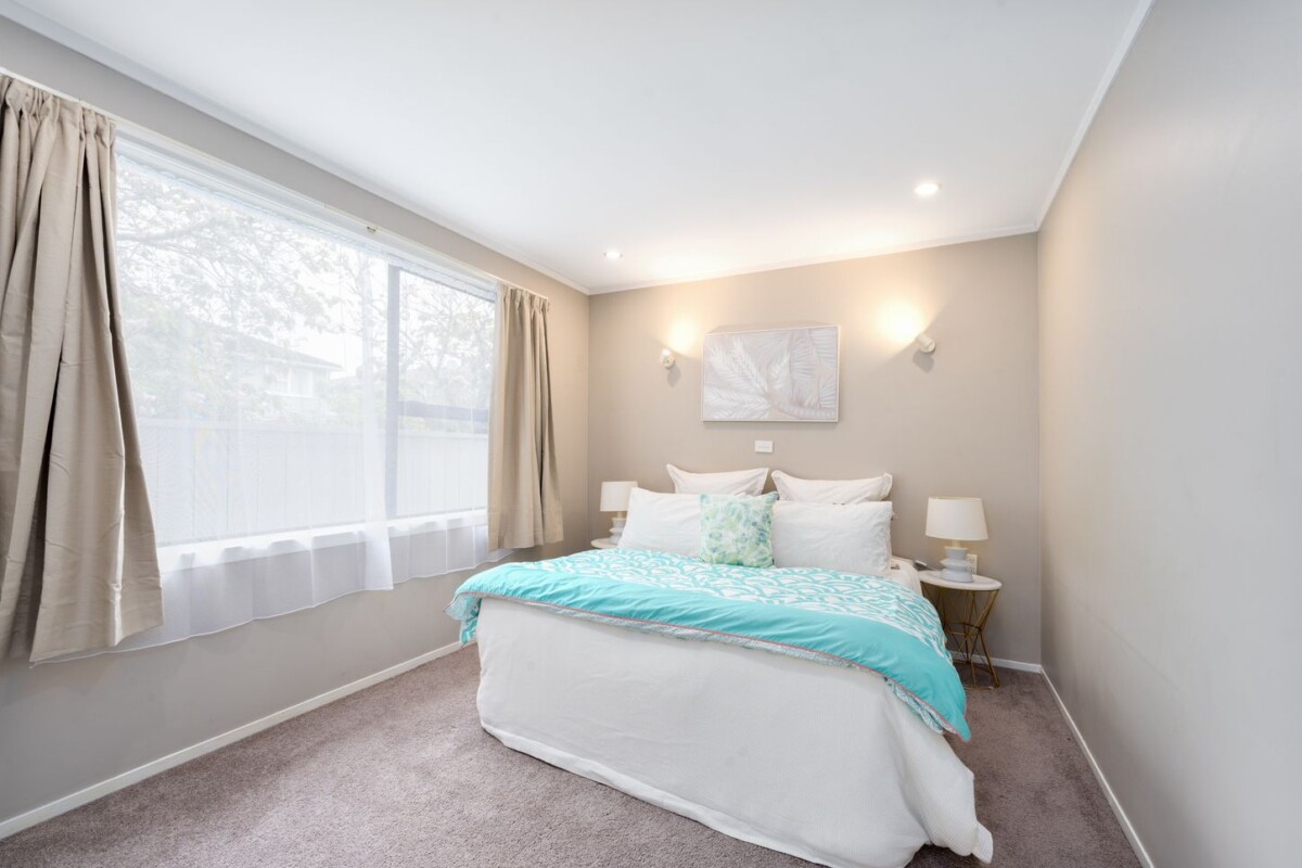 3 beds house on 736m2 section, with 2 beds sleepout, 3 Glen Marine Parade, Glendene, , Auckland