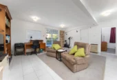 Spacious 4 beds House on 1,201m² Parklike Grounds, 8 Vinceroy Place, Green Bay, Auckland