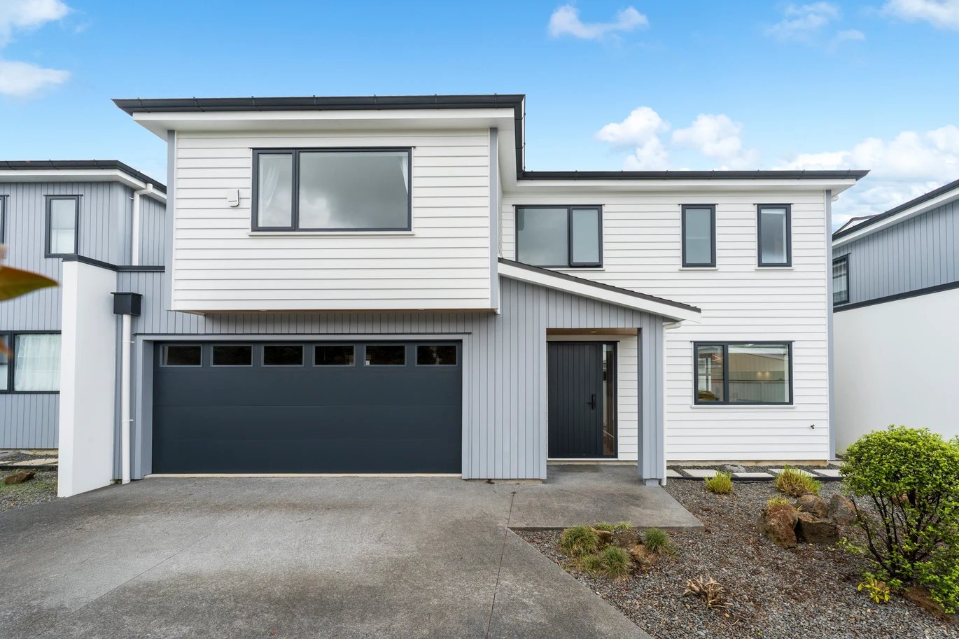 Must sell, freestanding freehold 4 beds house on 286m2 section, overseas vendors, American oak flooring, plush wool carpet, central air conditioning, 69C Rawhiti Road, One Tree Hill, Auckland