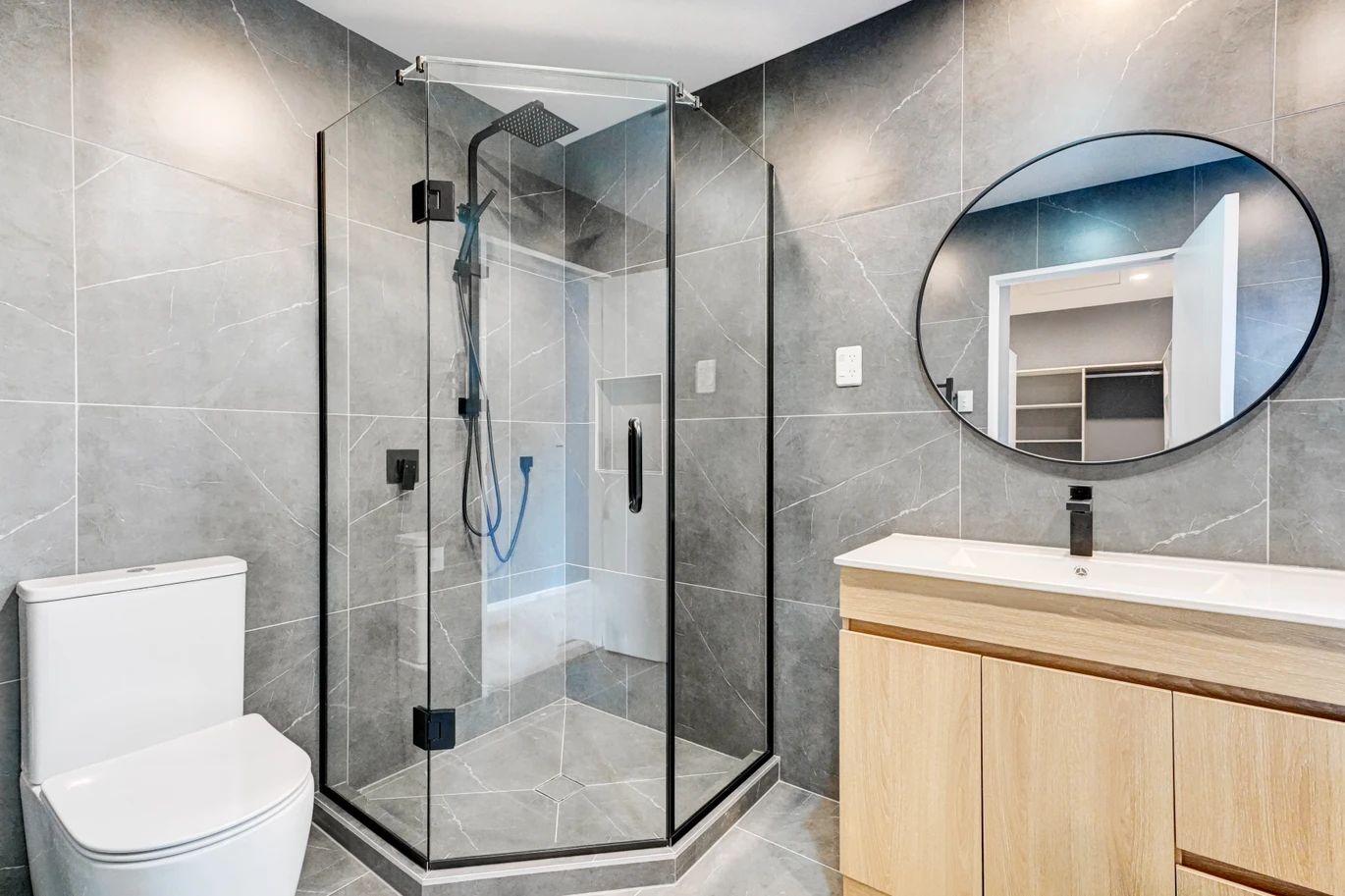 DoubleWestlake school zone, move-in ready, brandnew standalone 4 beds home, 2 Kama Place, Sunnynook, Auckland