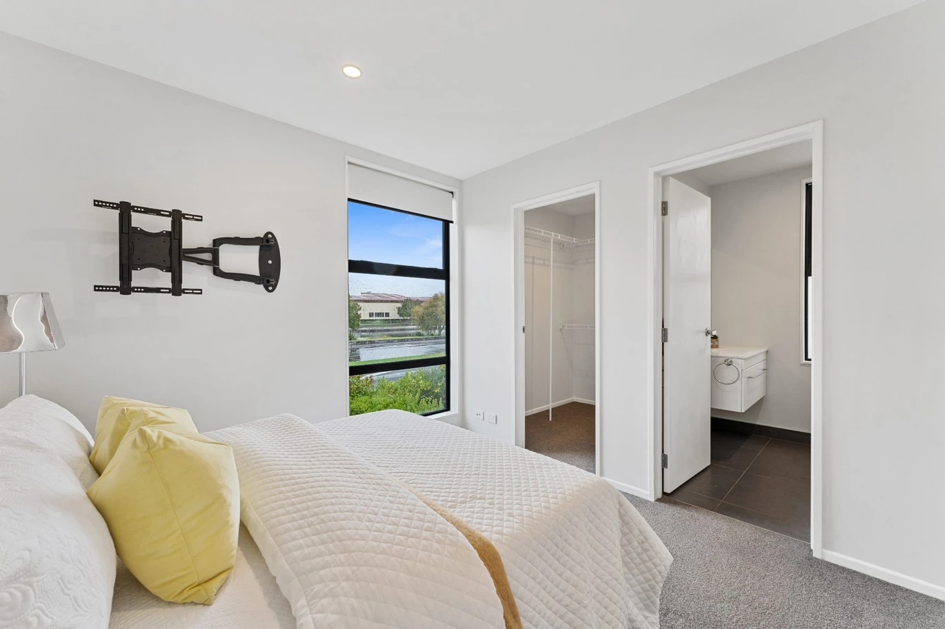 3 beds home on 182m² section, close to schools, shops, transport & motorway access, 87 Walters Road, Papakura, Auckland