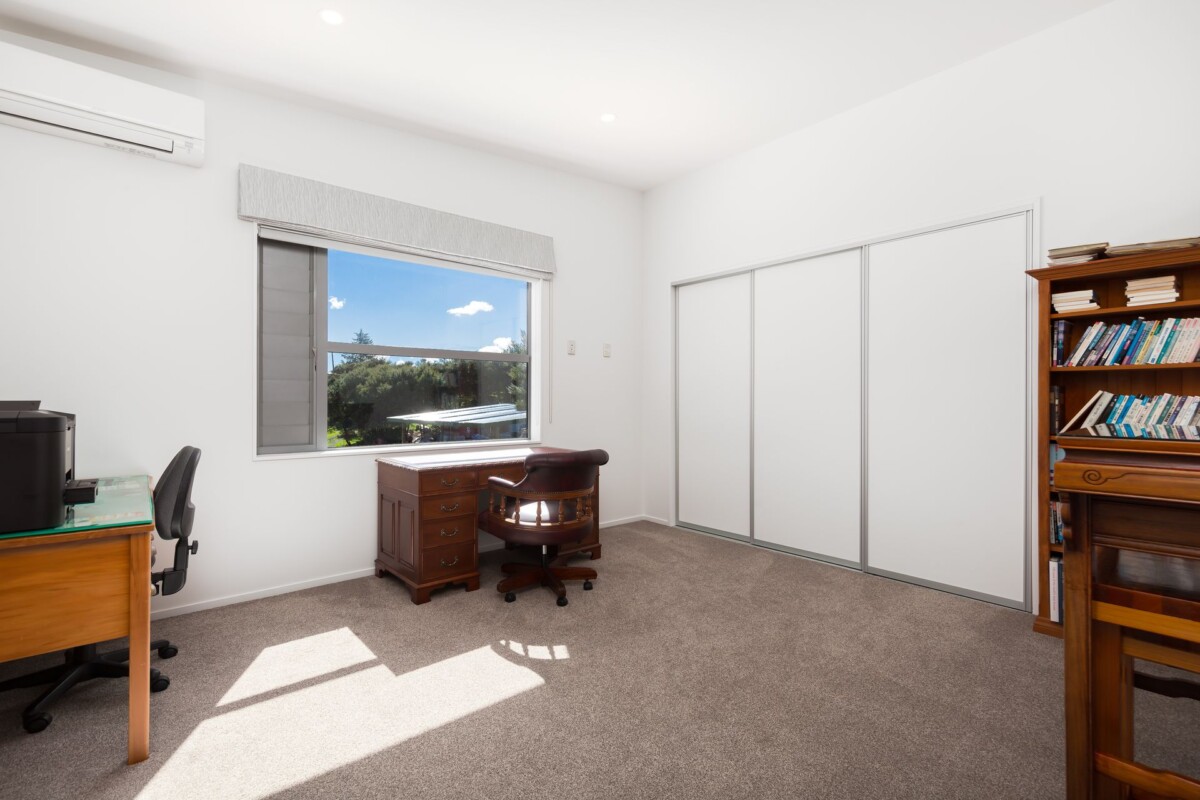 Luxury 598m2 lifestyle 6 beds house on 17,715m2 land, Minutes from Albany Mall, with a private bush track leading to a tidal inlet and boat pier, 42 Merewhira Road, Paremoremo, Auckland