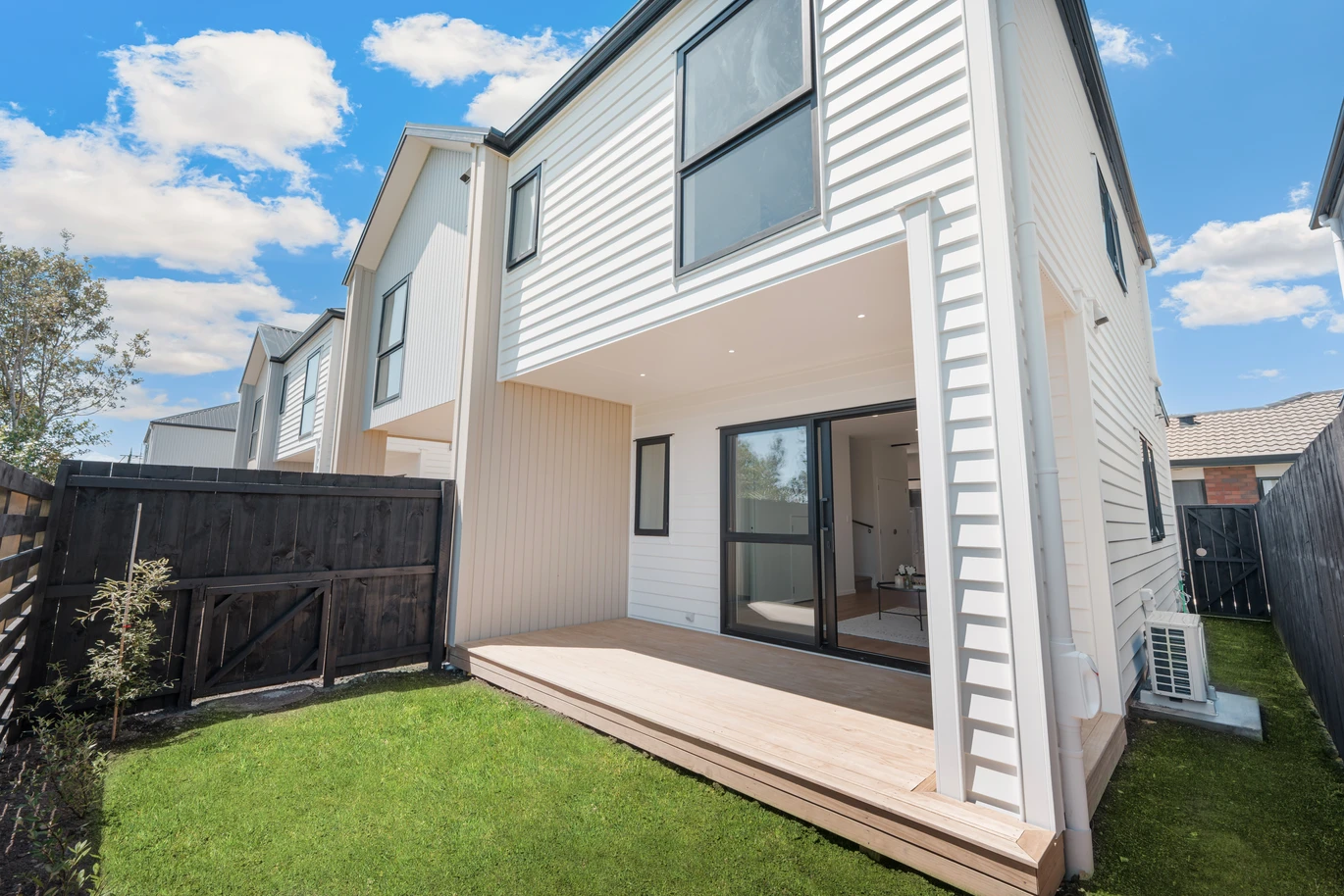 Brandnew, Smart Layout Parkside 2 beds + study home, moments from shopping centres, 3/18 Albert Road, Kelston, Auckland