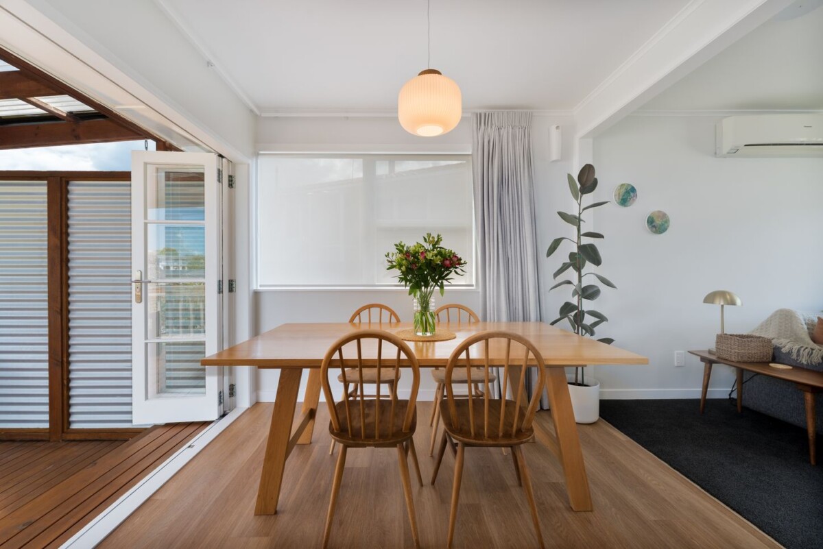 Move-in ready, Renovated 3 beds house, Located directly across from Glendene Reserve and playground, 6 Thornlow Street, Glendene, Auckland