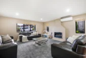 Brick and Tile 4 bedrooms house on 548 m2 section, Pergola, walks to schools, 7 Chard Place, Flat Bush, Auckland