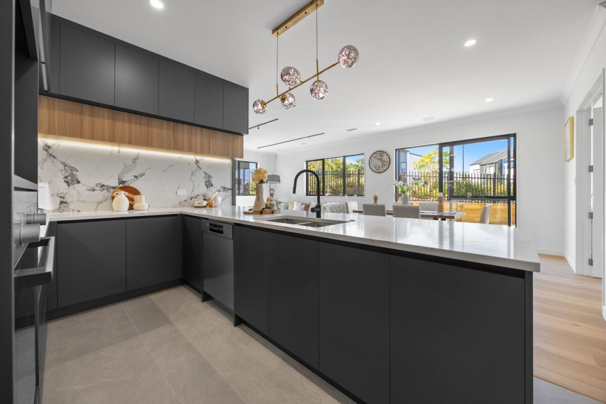 Brandnew 6 beds Corner Dual-Kitchen with Self-Contained 2-Bedroom, 2 Laurel Drive, Karaka, Auckland