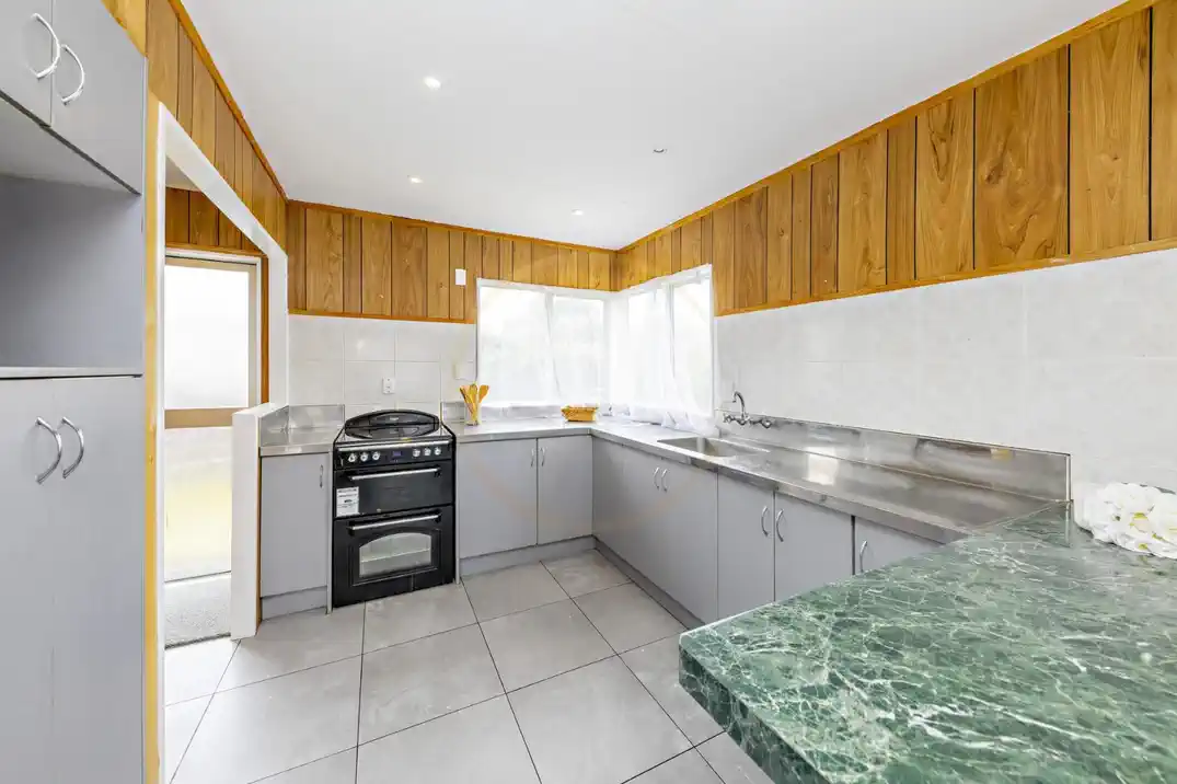 For rent, 3 beds 1 bath 1 Utility room house, Available from November 20, 12 Gray Avenue, Mangere East, Auckland