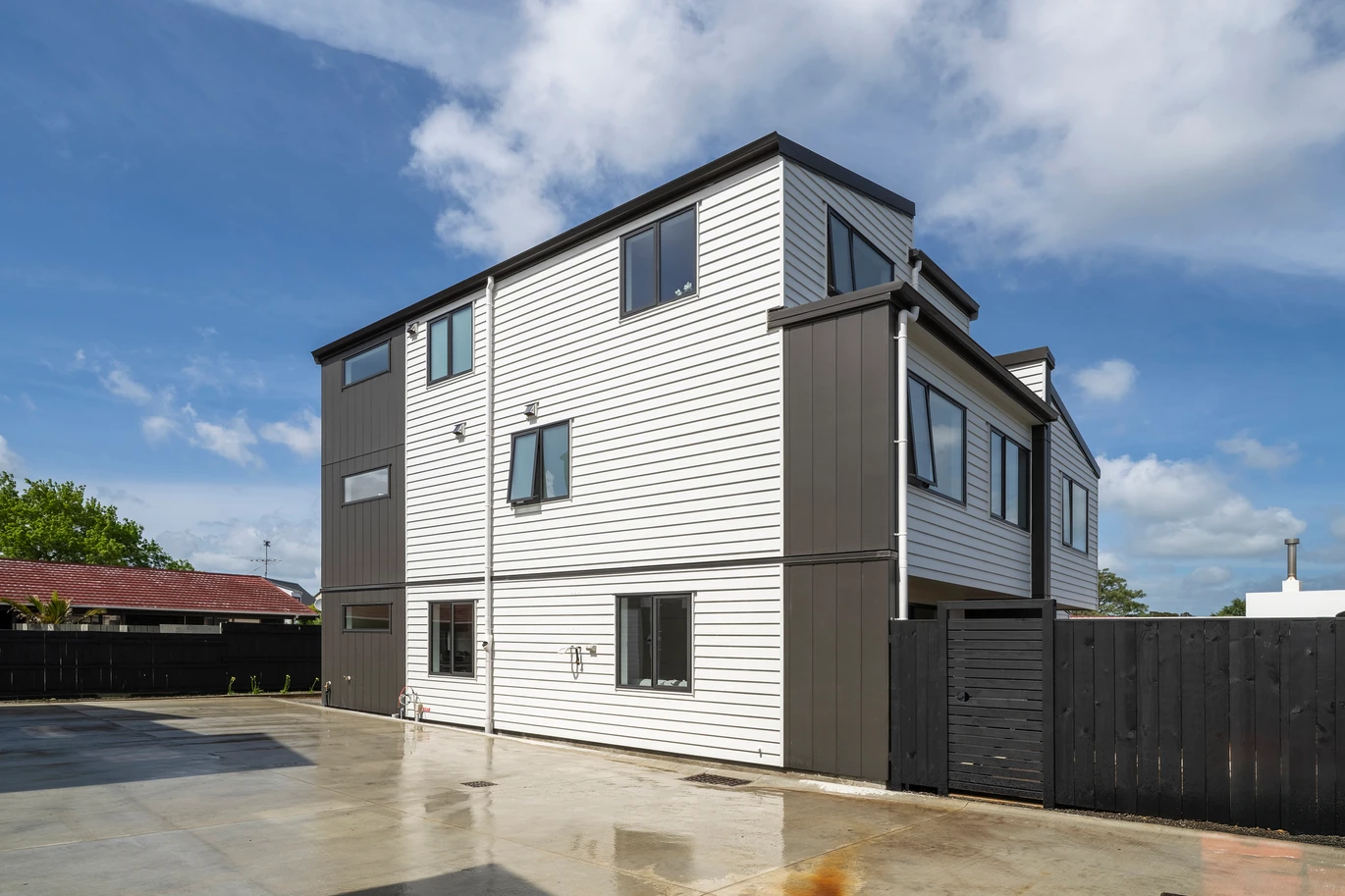 Brandnew standalone 2 beds 1 bath home with car park, close to schools, shops, train station, motorway access, 1/45 Great South Road, Takanini, Auckland