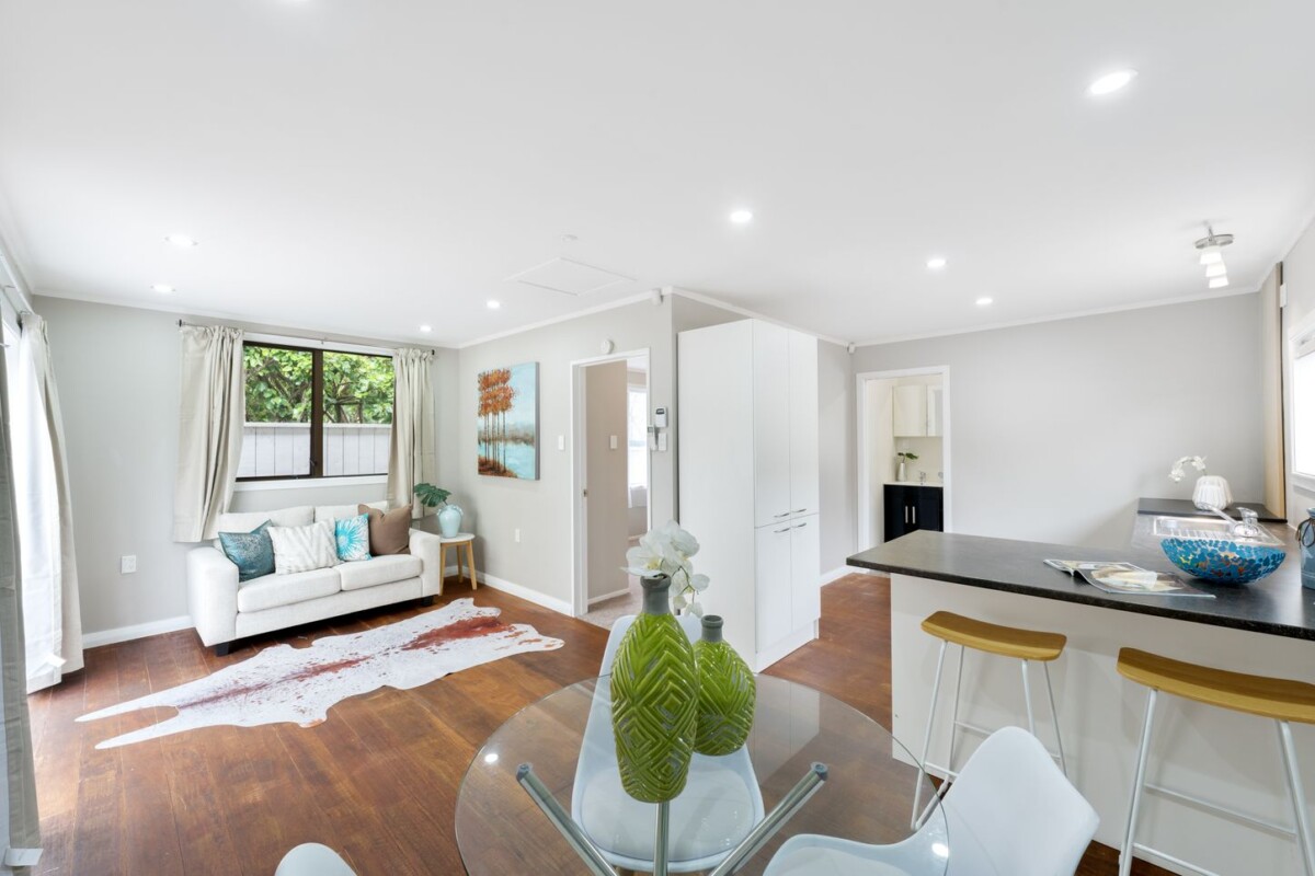 3 beds house on 736m2 section, with 2 beds sleepout, 3 Glen Marine Parade, Glendene, , Auckland
