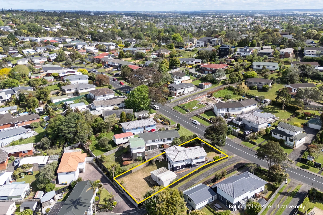 3 beds house on 675m² section, Walk to Green Bay Schools, 90 Lantana Road, Green Bay, Auckland