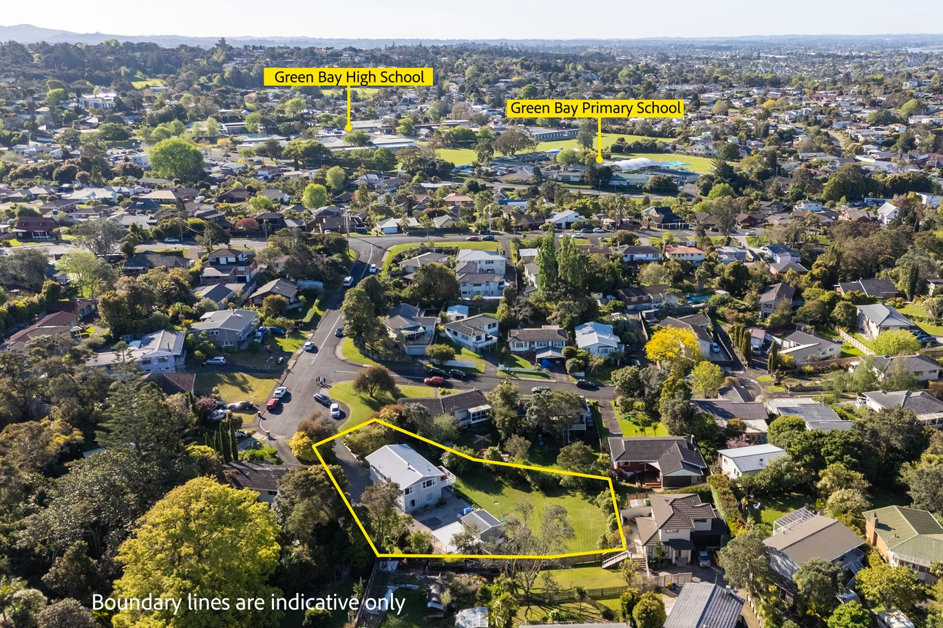 Spacious 4 beds House on 1,201m² Parklike Grounds, 8 Vinceroy Place, Green Bay, Auckland