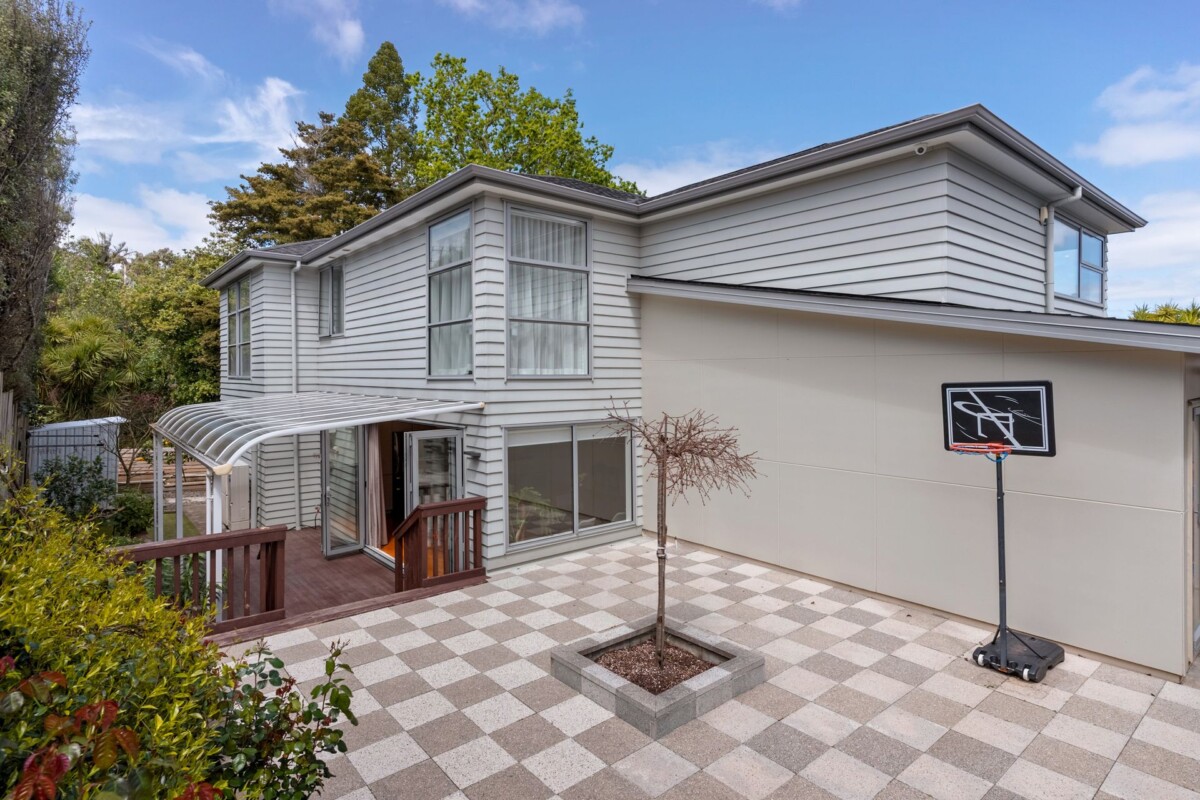 Must sell, Make an offer, Top school zones, 5 beds house on 497 m2 section, central air-conditioning & underfloor heating, 30B Bracken Avenue Takapuna, Auckland
