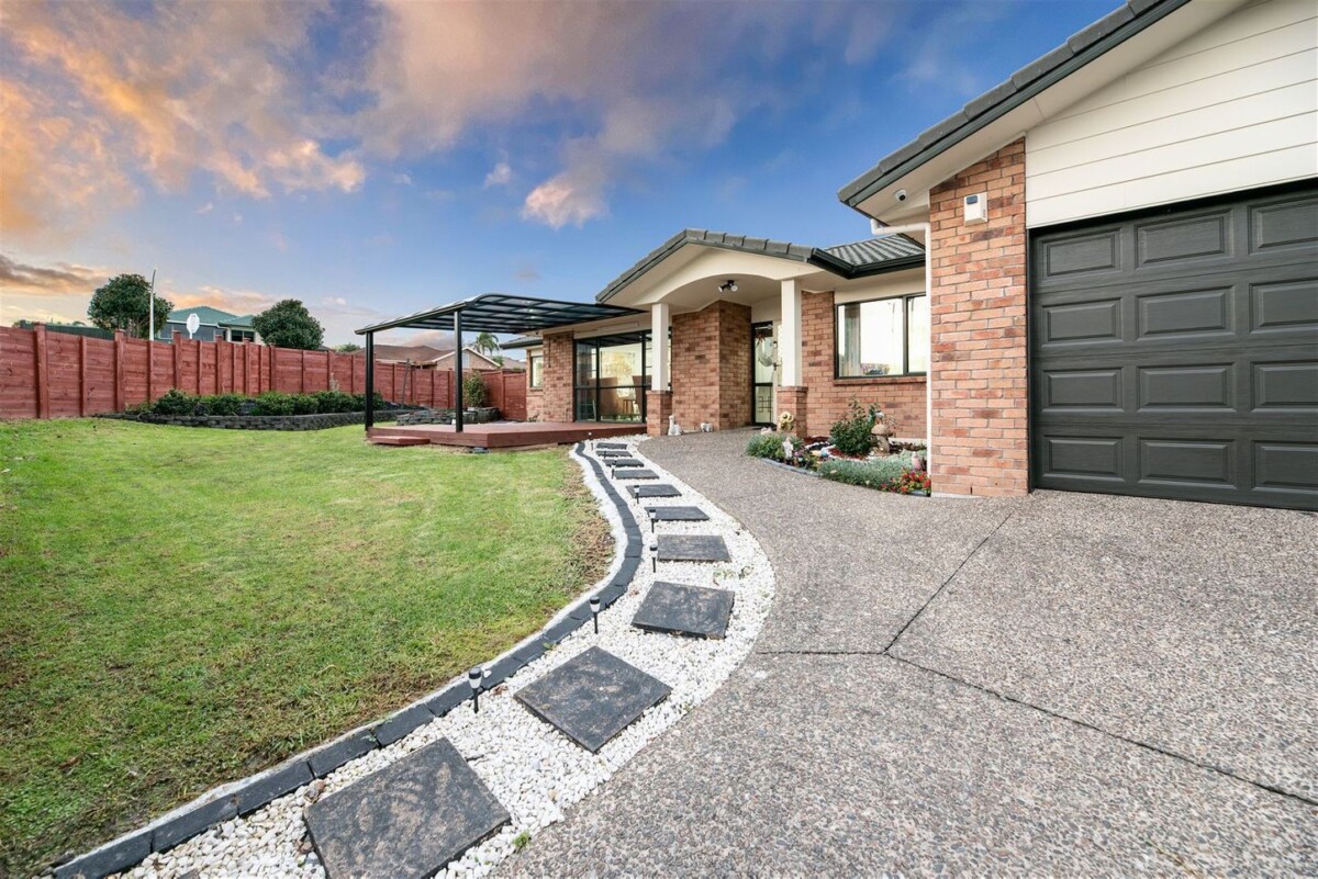 Motivated owners, Brick and tile 4 beds house on 719m2 section, within easy reach-Lake Panorama park, shops, school, 30 Hercules Drive, Henderson, Auckland