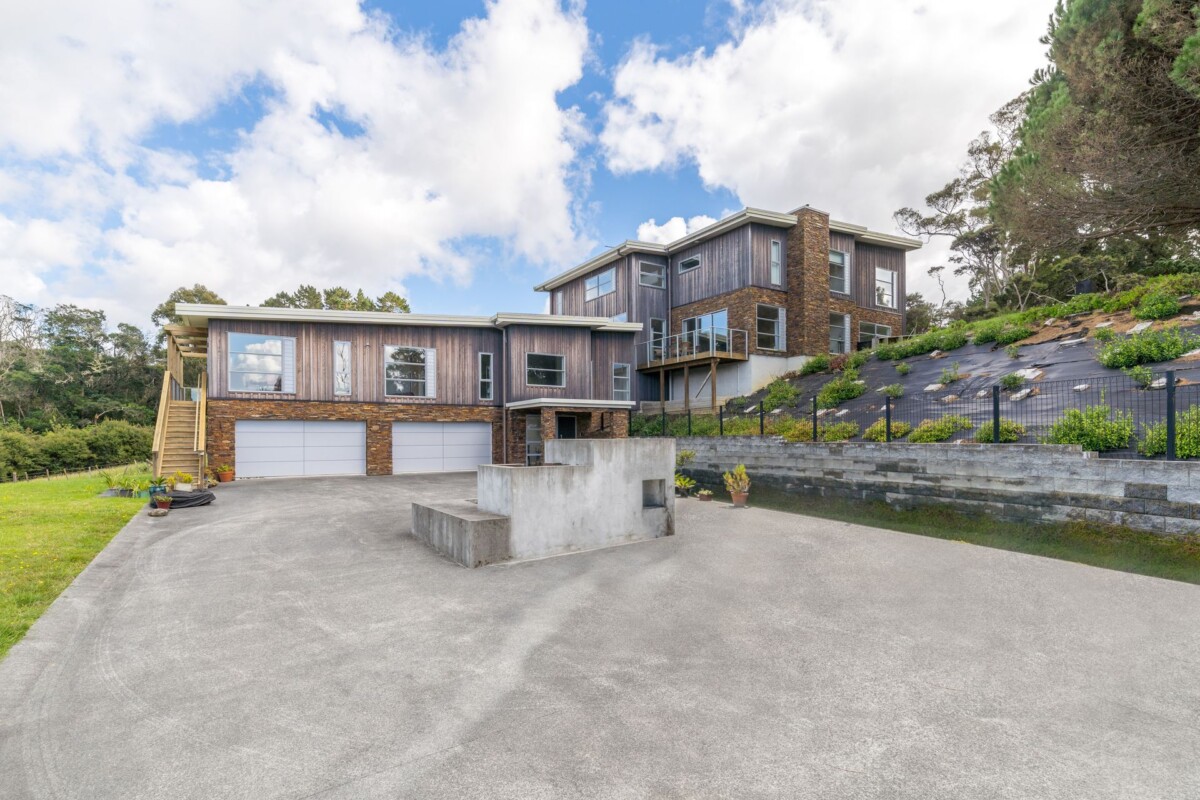Luxury 598m2 lifestyle 6 beds house on 17,715m2 land, Minutes from Albany Mall, with a private bush track leading to a tidal inlet and boat pier, 42 Merewhira Road, Paremoremo, Auckland