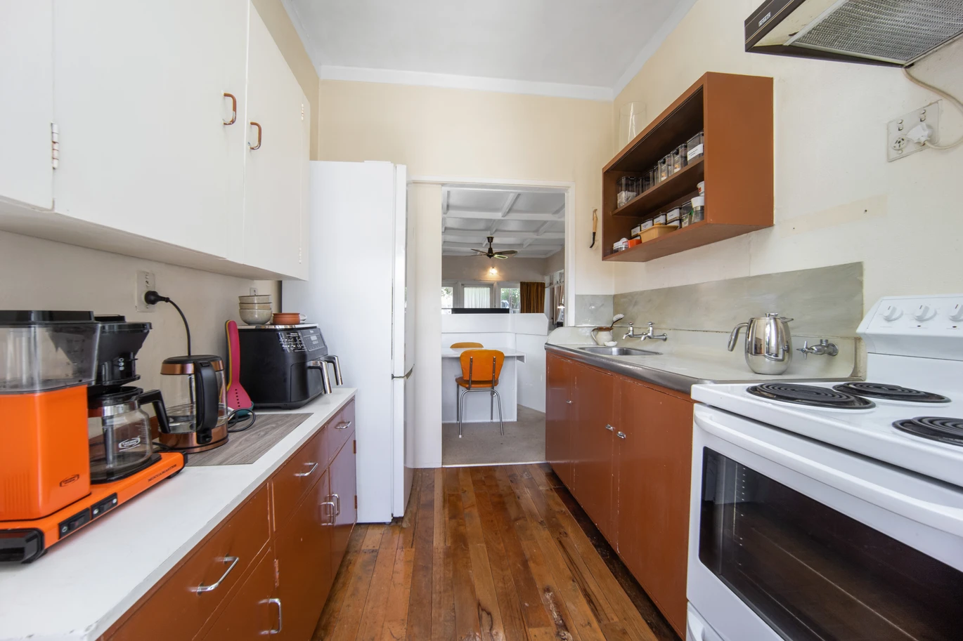 3 beds house on 1,012m² section, live, do=up or develop, 4 Holly Street, Avondale, Auckland