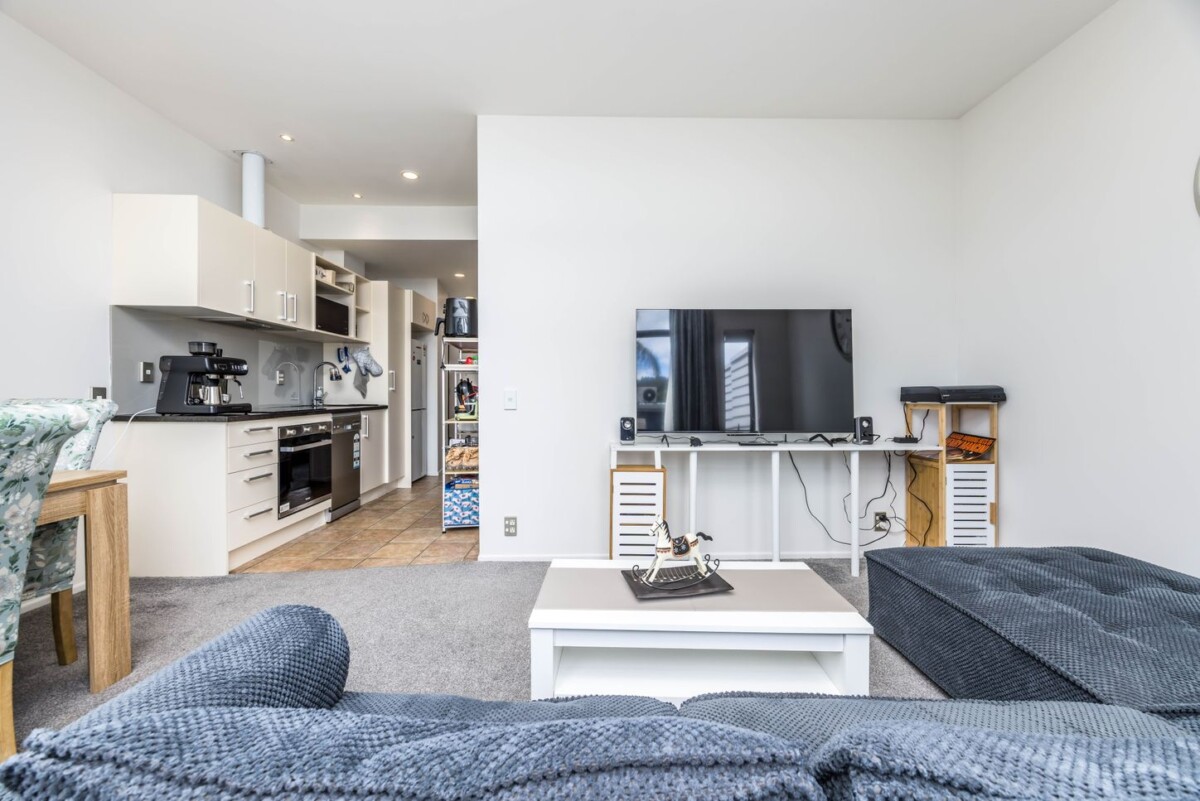 Affordable 1 bed 1 bath 1 parking single-level apartment, in Grange Complex, 82/92 Bush Road, Albany, Auckland