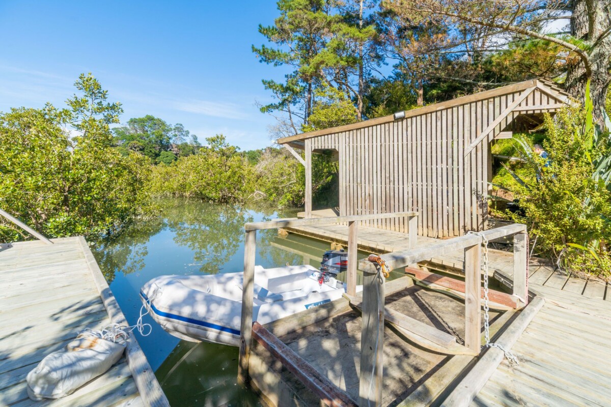Luxury 598m2 lifestyle 6 beds house on 17,715m2 land, Minutes from Albany Mall, with a private bush track leading to a tidal inlet and boat pier, 42 Merewhira Road, Paremoremo, Auckland