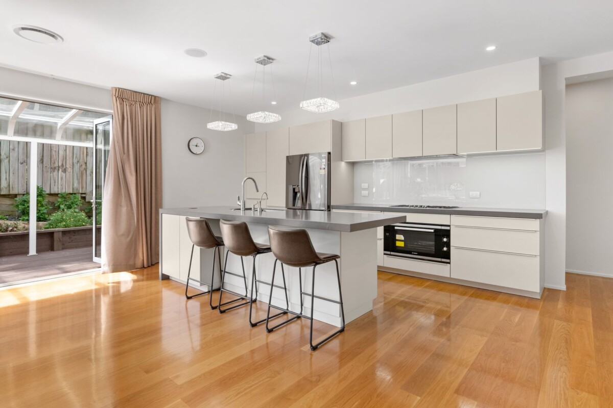 Must sell, Make an offer, Top school zones, 5 beds house on 497 m2 section, central air-conditioning & underfloor heating, 30B Bracken Avenue Takapuna, Auckland