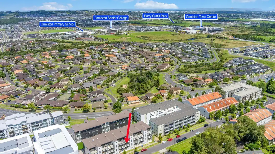 For rent, 2 bed 1 bath apartment, Available from 19th of Jan-26, 19/11 Carlos Drive, Flat Bush, Auckland