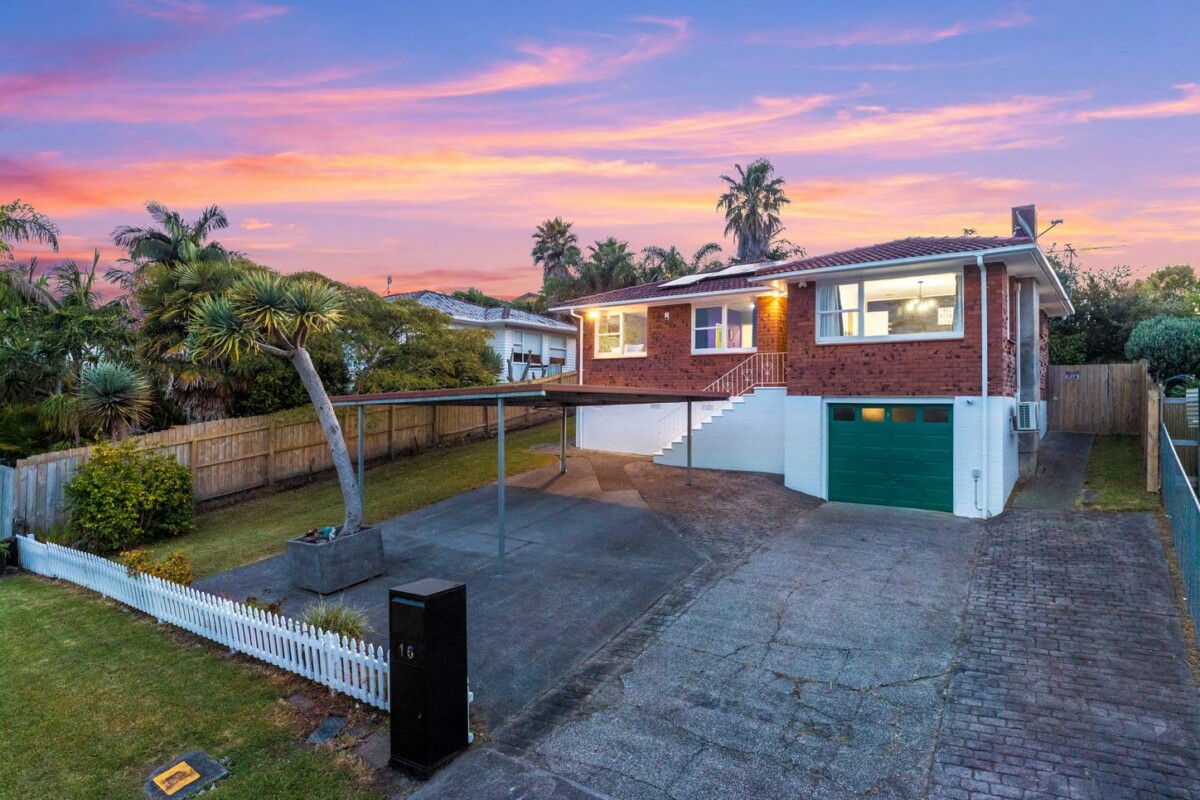 Owners upsizing, once in 20 years, brick 3 beds house on 675m2 section, 16 Thornlow Street, Glendene, Auckland