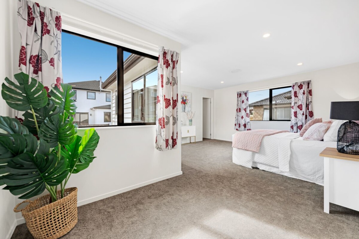 Must sell, Relocating Vendor, 6 beds house with Self-Contained 2-Bedroom Granny Flat, 32 Carrygawley Road, Flat Bush, Auckland