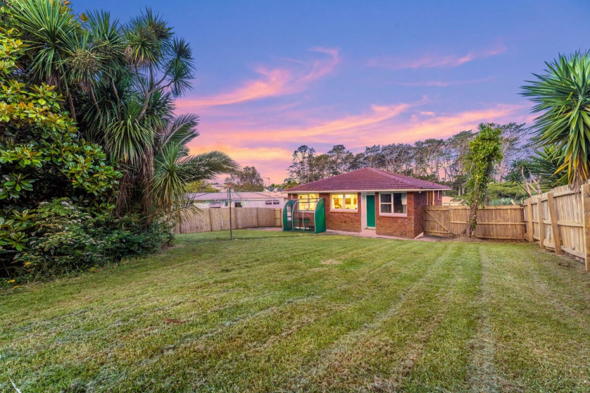 Owners upsizing, once in 20 years, brick 3 beds house on 675m2 section, 16 Thornlow Street, Glendene, Auckland
