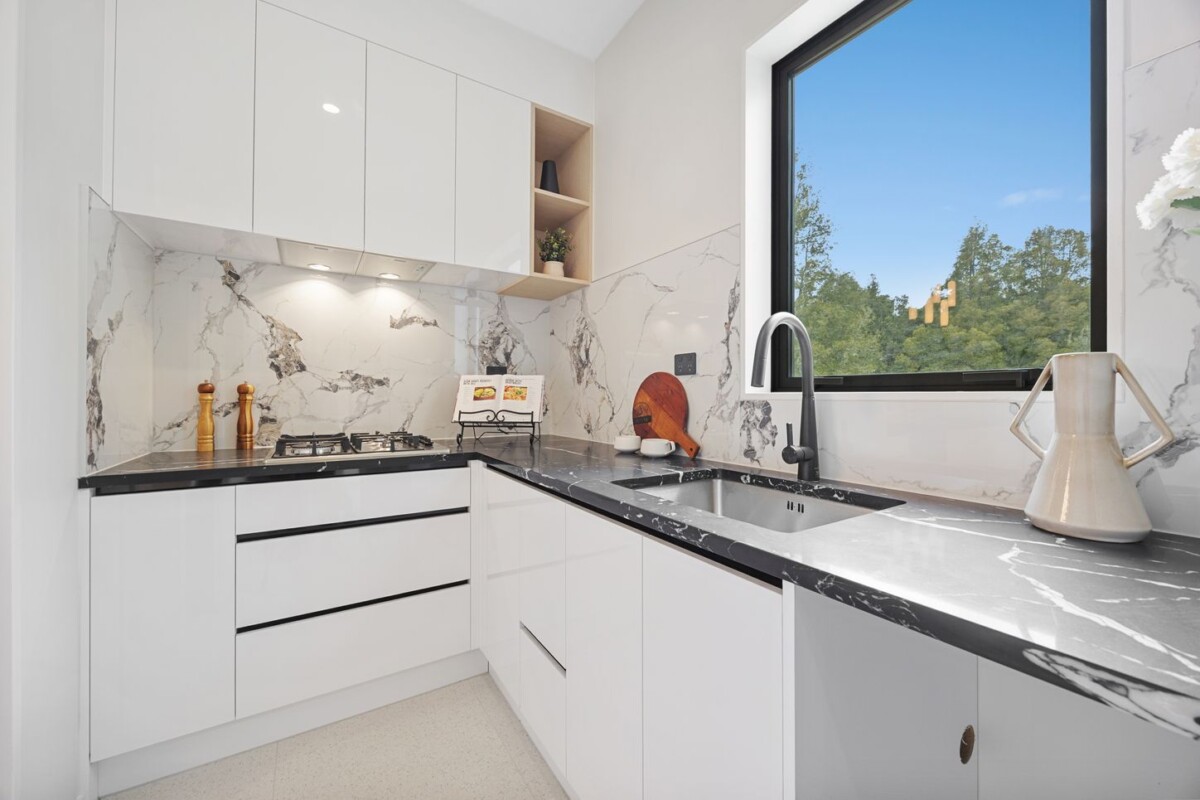 Two kitchens, Brandnew 5 bedrooms house, Muphys Bush is Your Back Yard, 2F Hughs Way, Flat Bush, Auckland