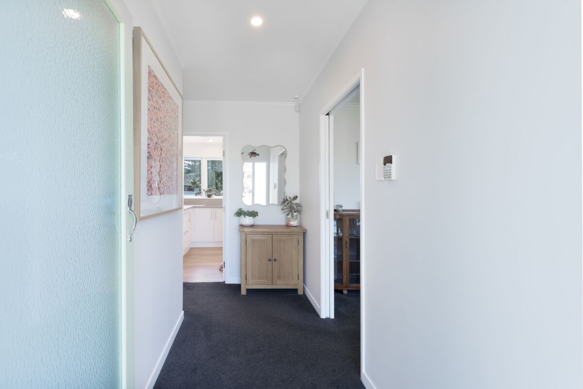 Move-in ready, Renovated 3 beds house, Located directly across from Glendene Reserve and playground, 6 Thornlow Street, Glendene, Auckland