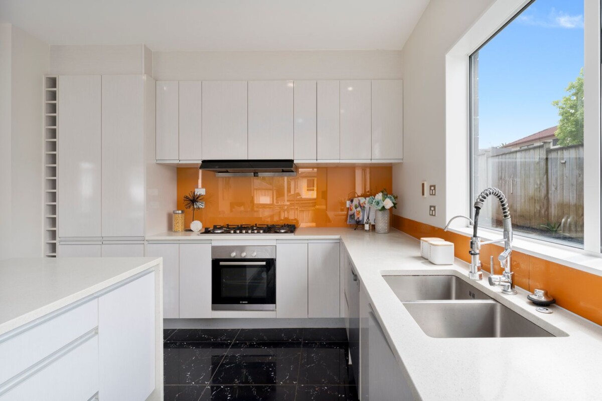 Owner Has Bought, 299sqm 6 beds house on 474m2 section, 79 San Valentino Drive, Henderson, Auckland