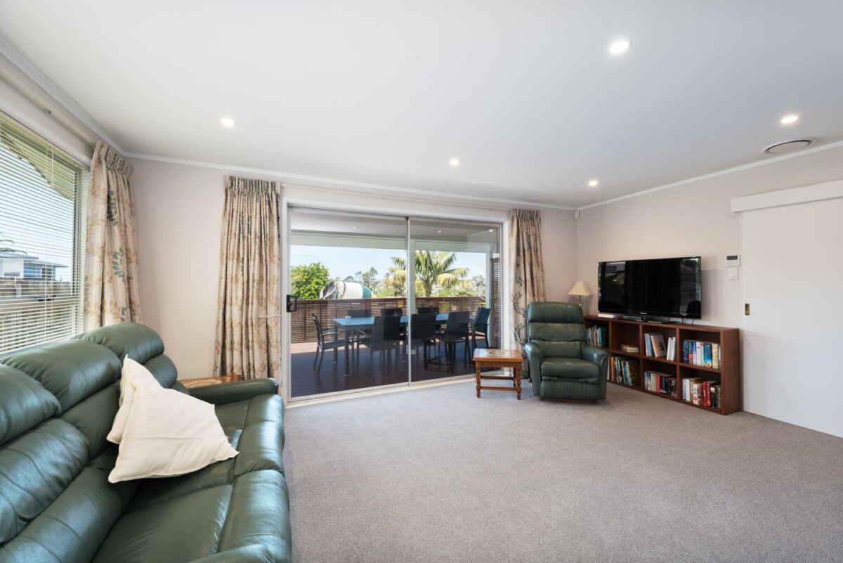 Once in nearly 30 years, 4 beds house, close to everything you need, 17 Fitzwater Place, Henderson, Auckland