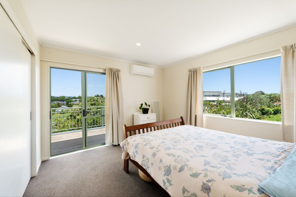 Relocating Vendors, 3 beds house, in one of Henderson’s most loved pockets, 33 Woodford Avenue, Henderson, Auckland