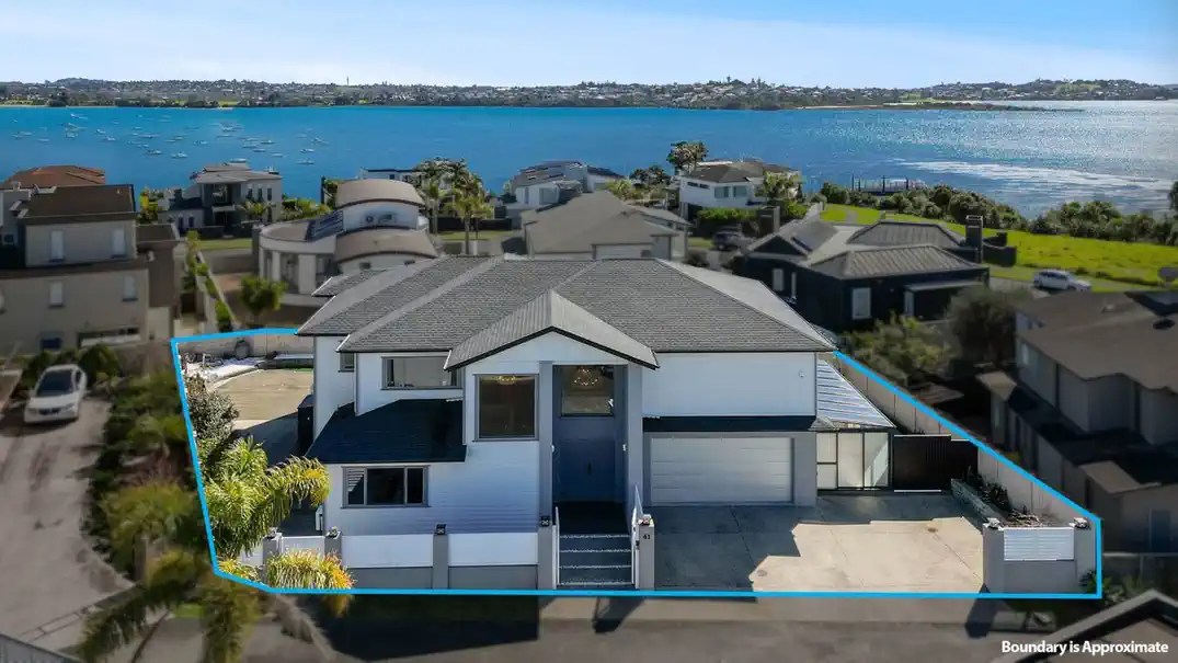 Macleans Zone, Sea views, 7 beds house on 575m2 section, with Self-Contained Granny Flat, 41 Compass Point Way, Half Moon Bay, Auckland