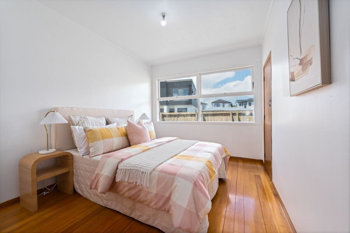 3 beds brick house on 455m2 section, walks to schools, minutes to supermarket & shops, 39 Harrington Road, Henderson, Auckland