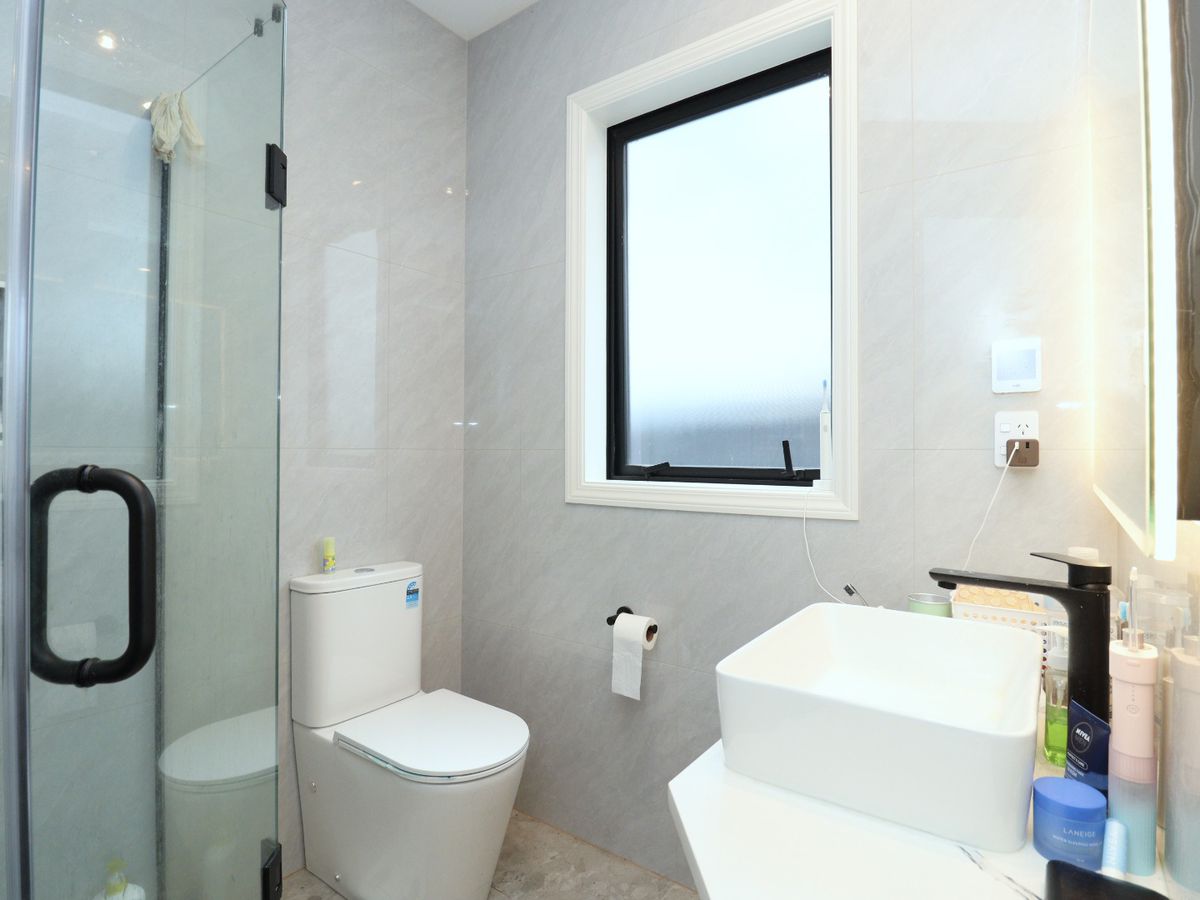 For rent, 5 beds 3 baths house, Available 14th Nov, 18 Southridge Road, Flat Bush, Auckland
