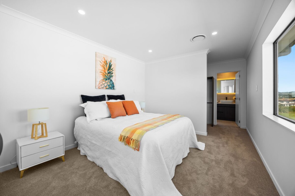 Brandnew 6 beds Corner Dual-Kitchen with Self-Contained 2-Bedroom, 2 Laurel Drive, Karaka, Auckland