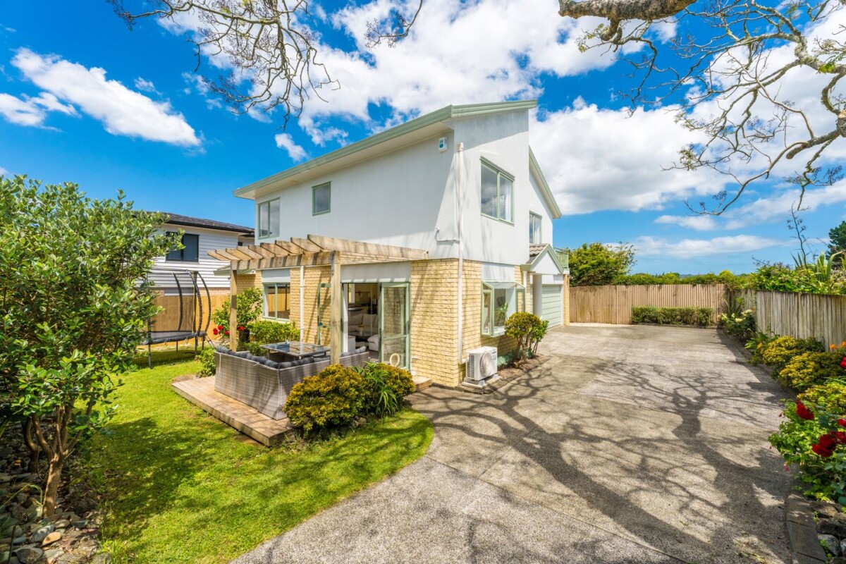 Relocating Vendors, 3 beds house, in one of Henderson’s most loved pockets, 33 Woodford Avenue, Henderson, Auckland