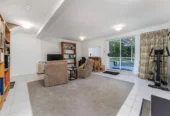Spacious 4 beds House on 1,201m² Parklike Grounds, 8 Vinceroy Place, Green Bay, Auckland