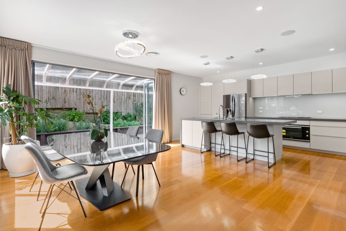 Must sell, Make an offer, Top school zones, 5 beds house on 497 m2 section, central air-conditioning & underfloor heating, 30B Bracken Avenue Takapuna, Auckland