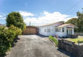 3 beds house on 1,012m² section, live, do=up or develop, 4 Holly Street, Avondale, Auckland