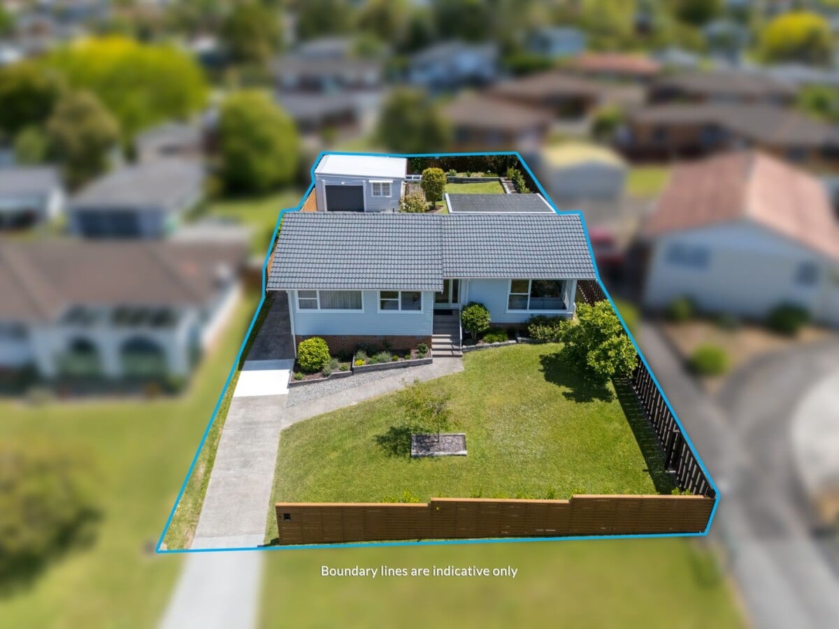 Move-in ready, Renovated 3 beds house, Located directly across from Glendene Reserve and playground, 6 Thornlow Street, Glendene, Auckland