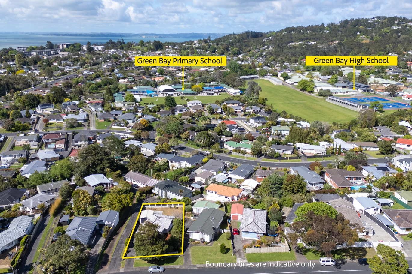 3 beds house on 675m² section, Walk to Green Bay Schools, 90 Lantana Road, Green Bay, Auckland